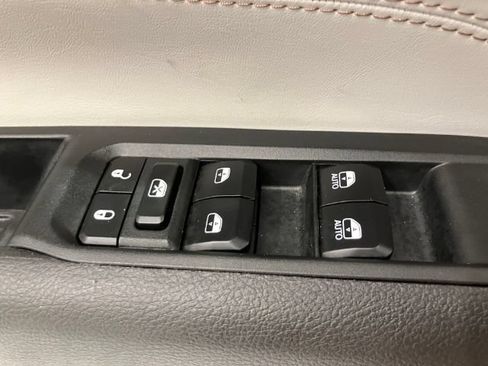 Used 2025 Jeep Compass Limited AWD/4WD image 32