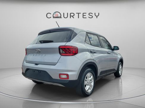 Certified 2023 Hyundai Venue SE image 4