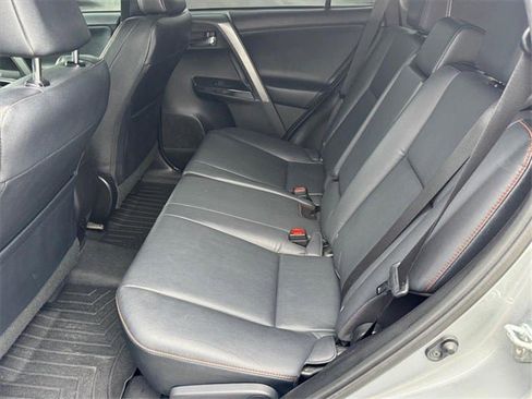 Used 2016 Toyota RAV4 SE image 10