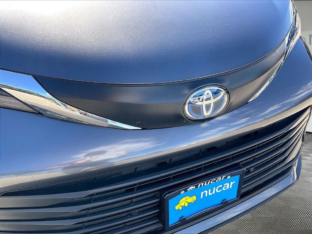 Used 2025 Toyota Sienna XLE FWD image 30