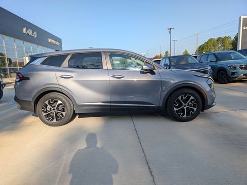 Used 2024 Kia Sportage EX FWD image 2