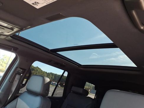 Used 2025 Chevrolet Tahoe Z71 w/ Comfort Package AWD/4WD image 7