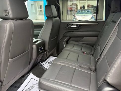 Used 2025 Chevrolet Suburban Z71 AWD/4WD image 10
