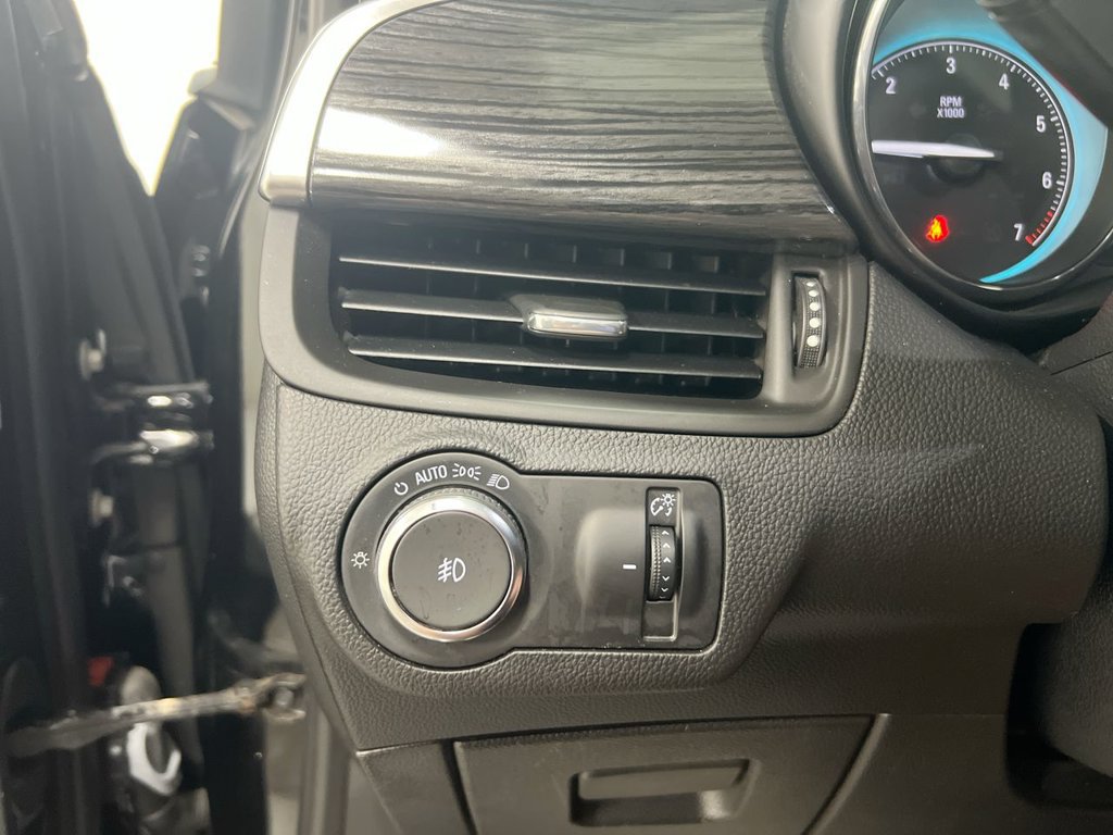 Used 2017 Buick Envision Essence FWD image 18