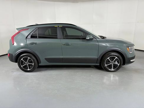 New 2026 Kia Niro EX FWD image 9