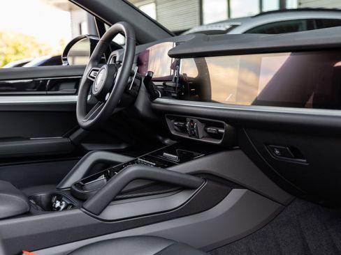 Certified 2026 Porsche Cayenne image 47