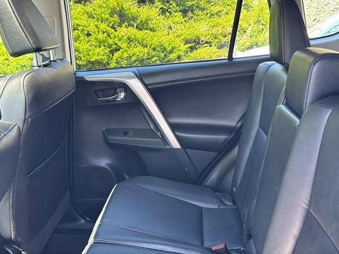 Used 2015 Toyota RAV4 Limited AWD/4WD image 32