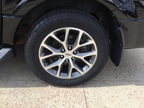 Used 2017 Ford Expedition EL XLT w/ Equipment Group 201A AWD/4WD image 5