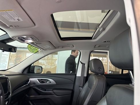 Used 2021 Chevrolet Traverse RS image 15