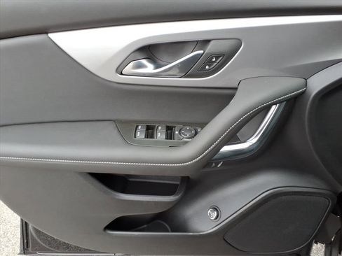 New 2025 Chevrolet Blazer LT w/ LPO, Black Grille Bar Package image 9