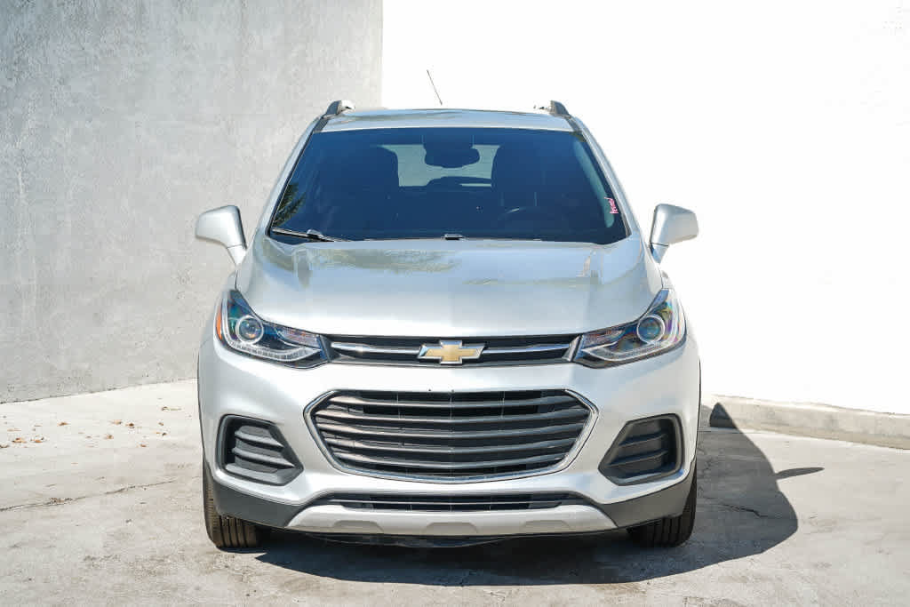 Used 2019 Chevrolet Trax LT w/ LT Convenience Package FWD image 2