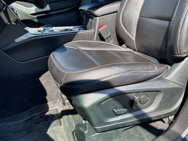 Used 2023 Ford Explorer XLT w/ Equipment Group 202A AWD/4WD image 27