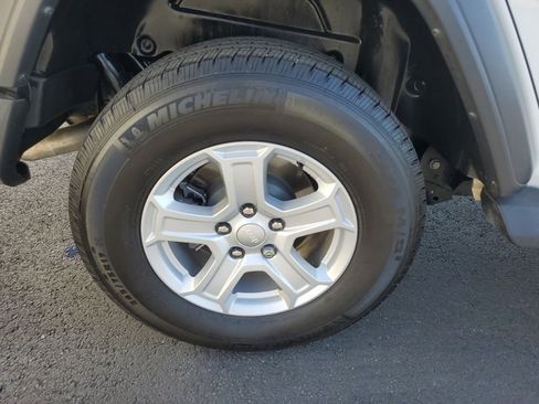 Used 2021 Jeep Wrangler Unlimited Sport image 4