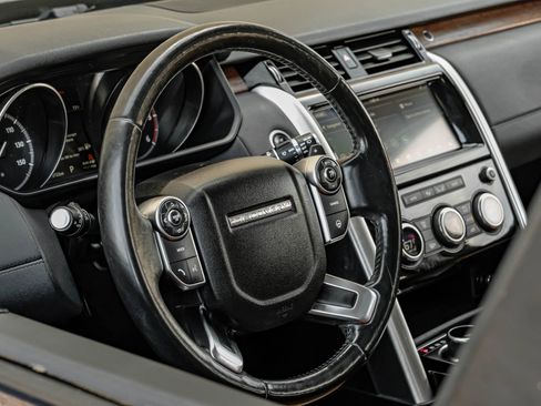 Used 2017 Land Rover Discovery HSE AWD/4WD image 19
