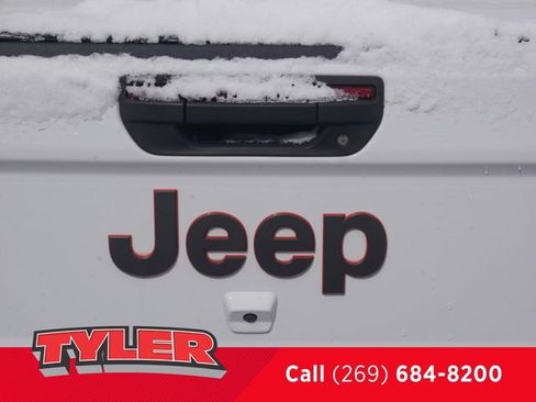 Used 2022 Jeep Gladiator Mojave w/ Cold Weather Group AWD/4WD image 15