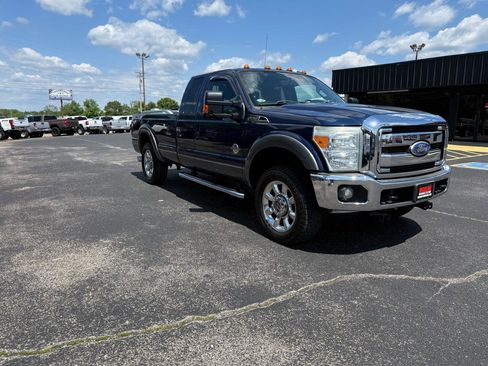 Used 2011 Ford F250 Lariat w/ FX4 Off Road Pkg AWD/4WD image 3