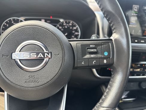 Used 2023 Nissan Rogue SL w/ SL Premium Package image 19