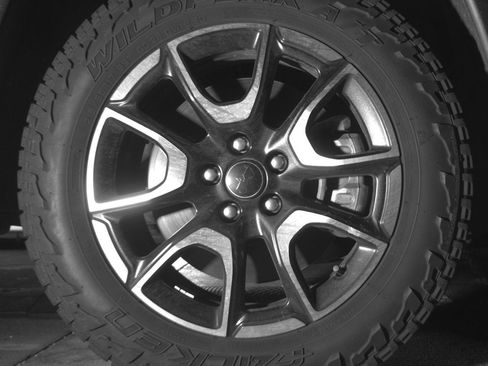 Used 2025 Jeep Compass Trailhawk image 13