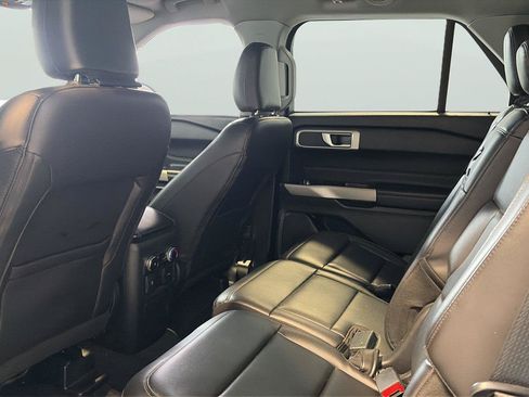 Used 2022 Ford Explorer XLT w/ Equipment Group 202A RWD image 17