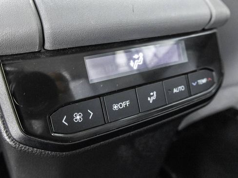 Used 2022 Toyota Highlander LE AWD/4WD image 40