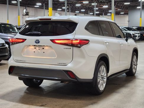 Used 2021 Toyota Highlander Limited FWD image 8