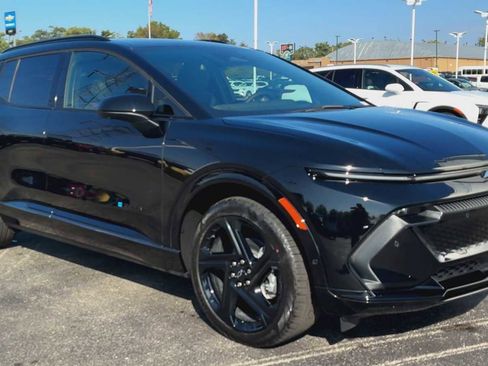 Certified 2024 Chevrolet Equinox EV RS image 8
