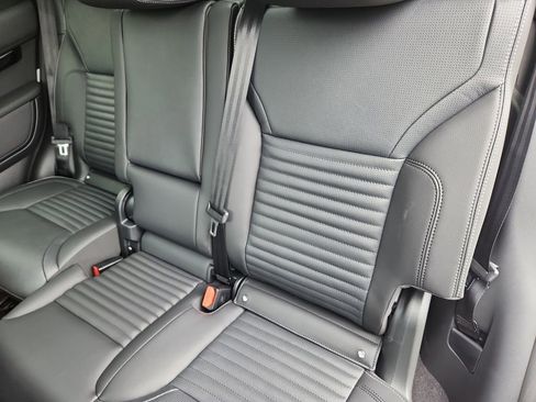 Used 2025 Land Rover Discovery S image 25