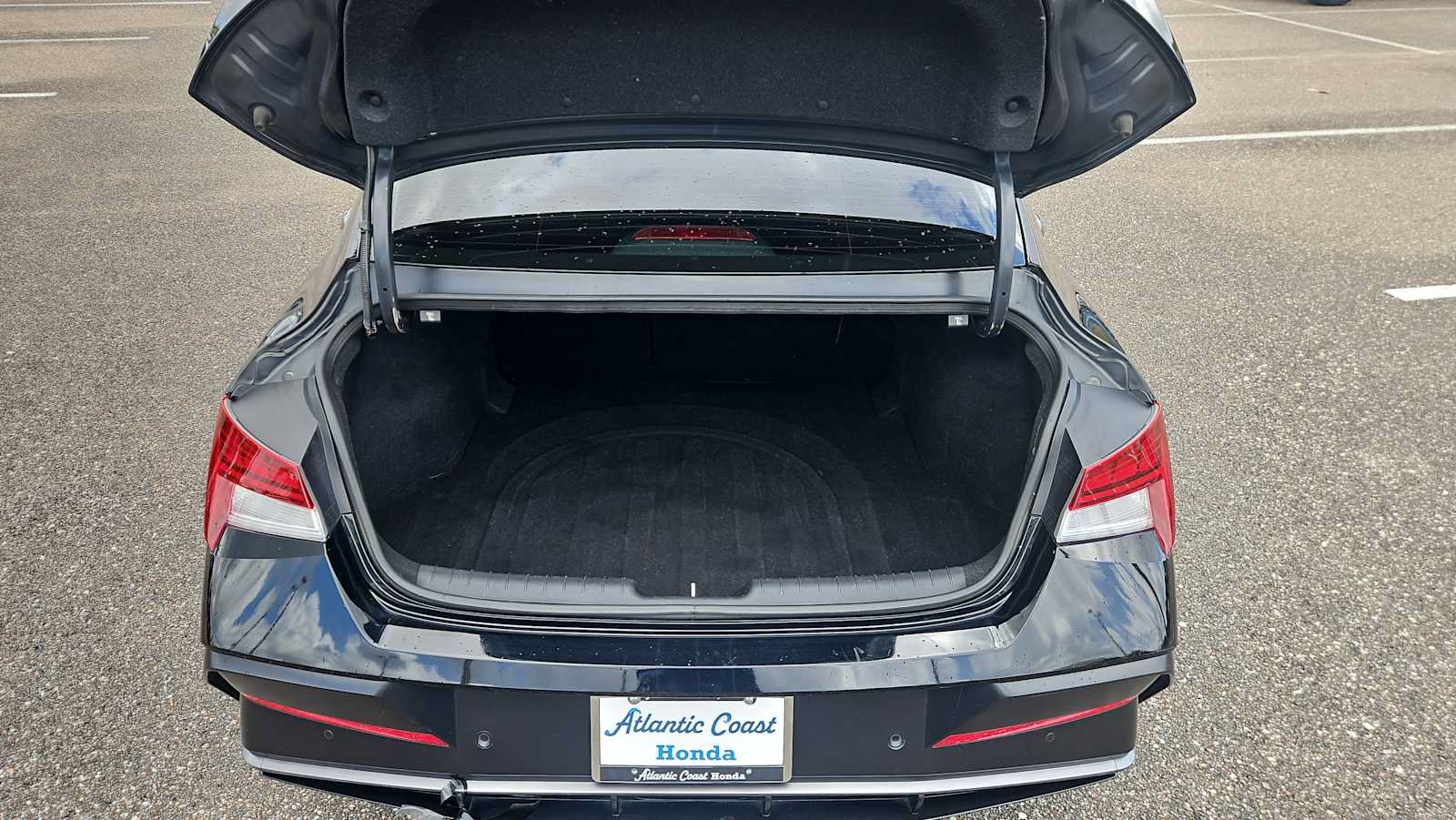 Used 2024 Hyundai Elantra Limited FWD image 21
