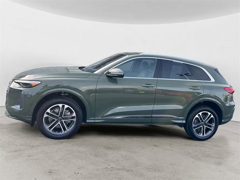 Used 2025 Audi Q5 Premium Plus w/ Premium Plus image 4