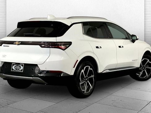 Used 2025 Chevrolet Equinox EV LT image 13
