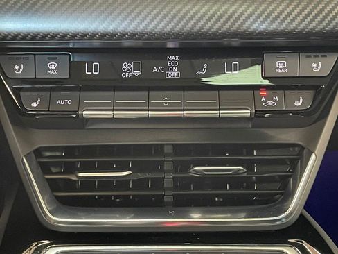 Used 2022 Audi e-tron GT Prestige w/ Prestige Package image 33