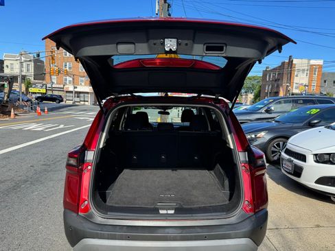 Used 2021 Nissan Rogue SV image 13
