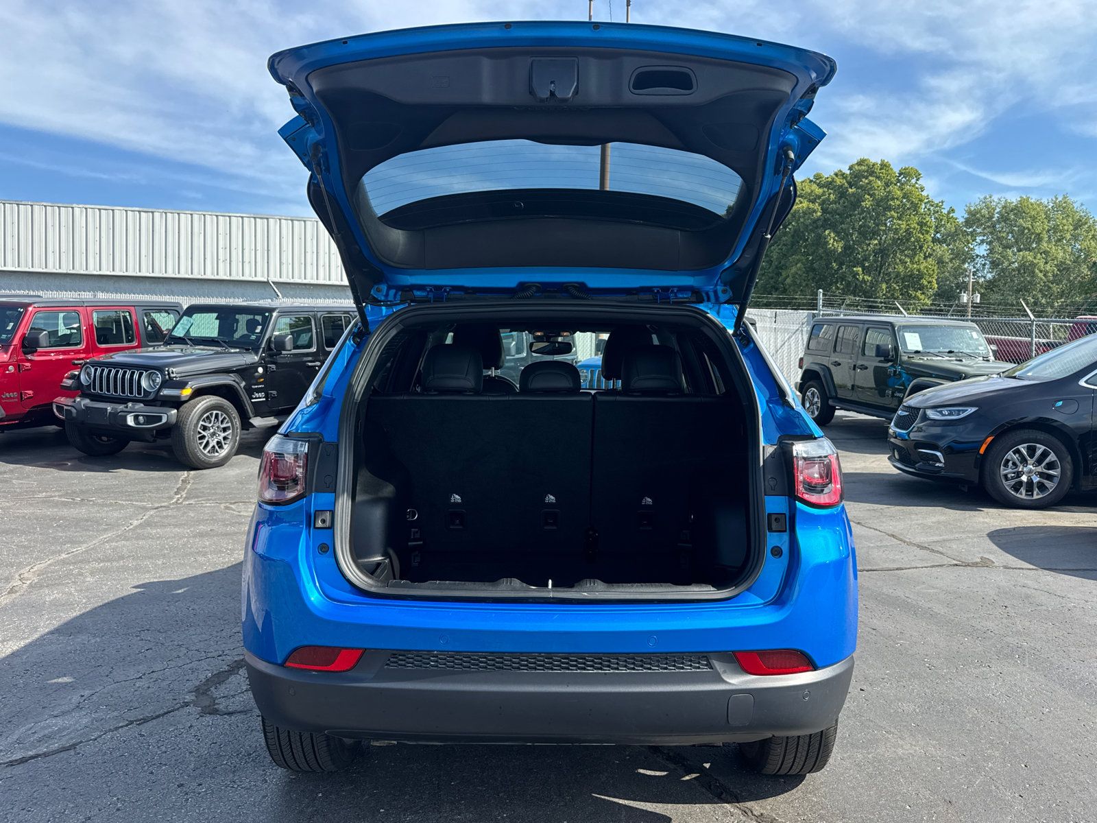 Used 2025 Jeep Compass Limited AWD/4WD image 18