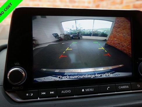 Used 2023 Nissan Rogue SV image 16