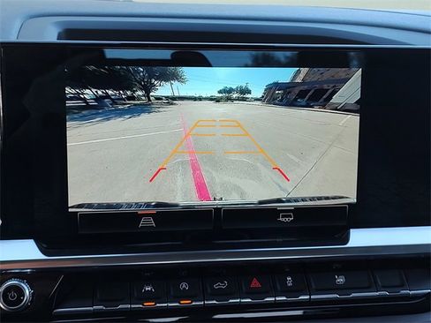 Used 2024 GMC Sierra 1500 SLT image 18