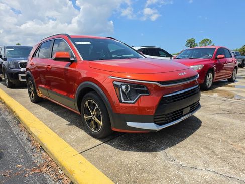 Used 2023 Kia Niro EX FWD image 3