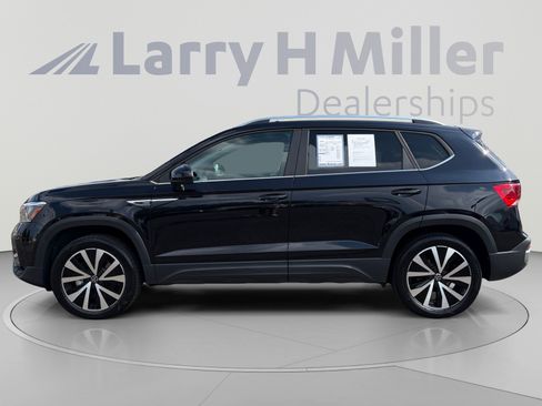 Certified 2023 Volkswagen Taos SE w/ Panoramic Sunroof Package AWD/4WD image 2