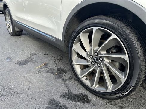 Certified 2020 Lincoln Nautilus Reserve w/ Equipment Group 201A image 11