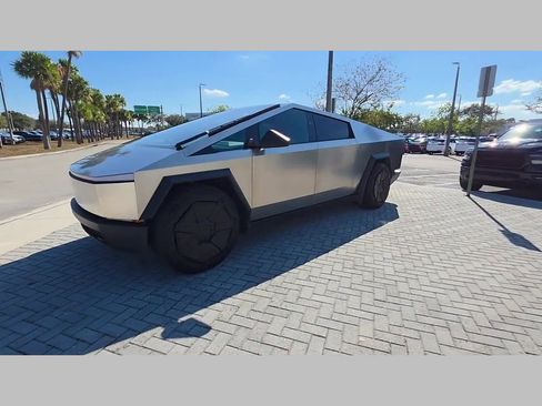 Used 2024 Tesla Cybertruck AWD Crew Cab image 44