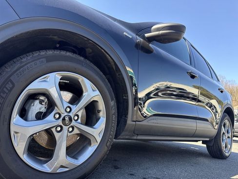 Used 2025 Ford Escape ST-Line w/ Cold Weather Package image 10