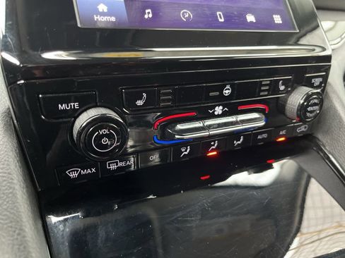 Used 2022 Jeep Grand Cherokee L Laredo w/ Luxury Tech Group I image 33