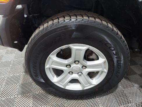Used 2021 Jeep Wrangler Unlimited Sport AWD/4WD image 6