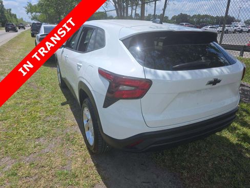 Used 2024 Chevrolet Trax LS w/ LS Convenience Package image 5