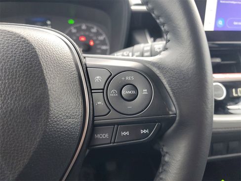 Used 2024 Toyota Corolla Cross SE image 22