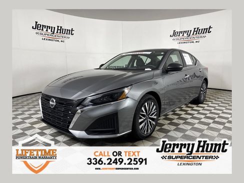 Used 2025 Nissan Altima 2.5 SV FWD image 1