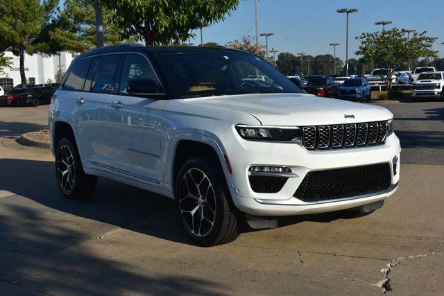 Used 2023 Jeep Grand Cherokee Summit AWD/4WD image 3