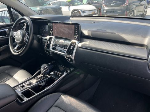 Certified 2023 Kia Sorento SX image 15