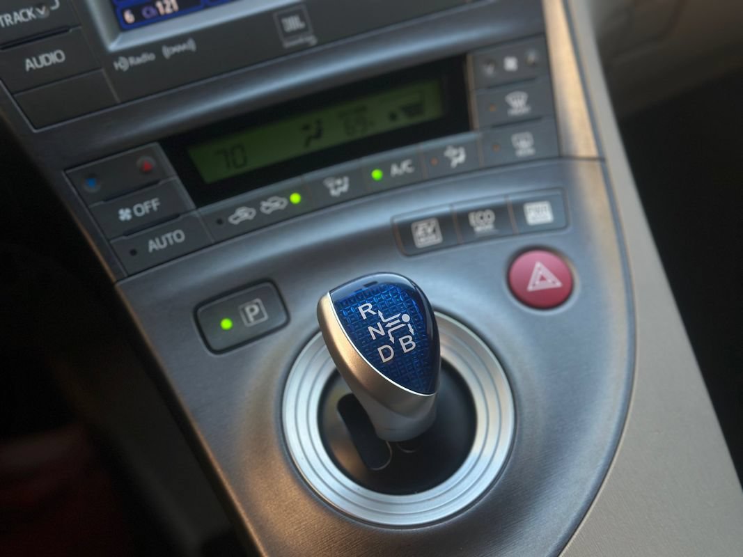 Used 2014 Toyota Prius Five FWD image 16