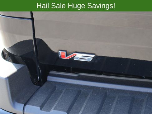 Used 2022 GMC Canyon Elevation w/ Elevation Premium Package AWD/4WD image 9