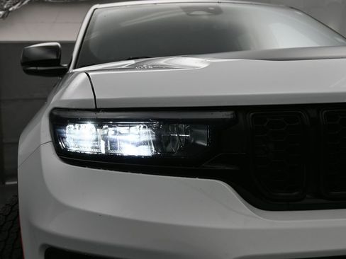 Used 2023 Jeep Grand Cherokee Trailhawk w/ Luxury Tech Group III image 36